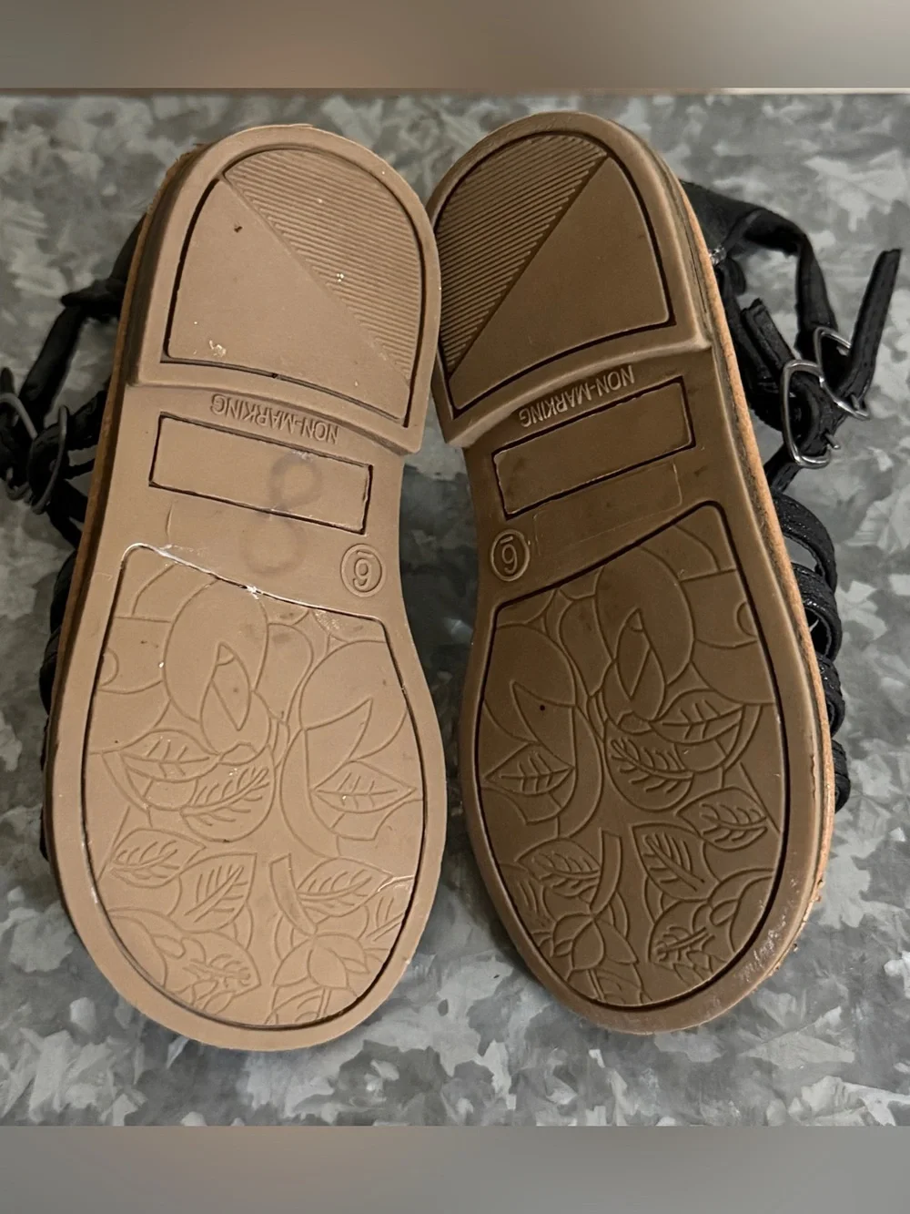 Cat & Jack Black Strappy Gladiator Flat Sandals, Toddler Size 6